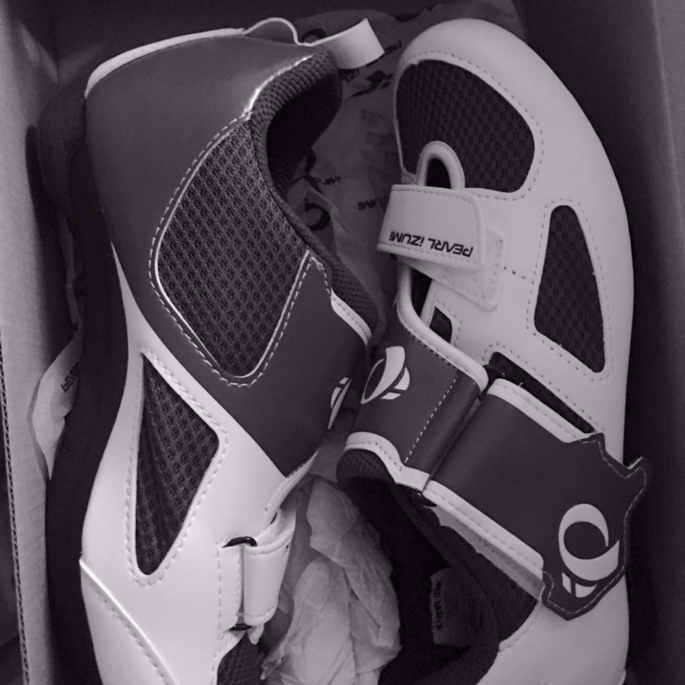 New Pearl Izumi Spinning shoes Size 8 white/grey with clips